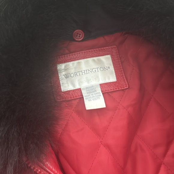 Red leather jacket let with removable black fur - Picture 2 of 6